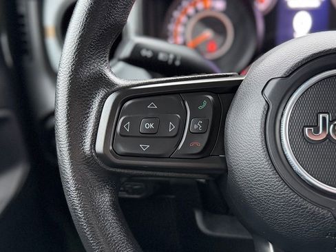 Used 2024 Jeep Gladiator Sport image 10