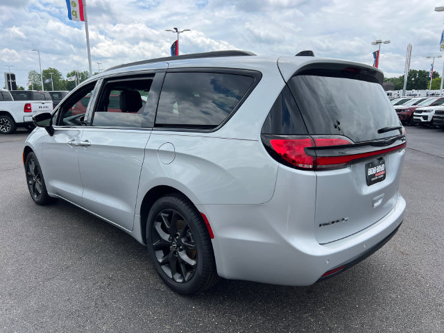 New 2026 Chrysler Pacifica Select w/ S Appearance Package FWD image 5