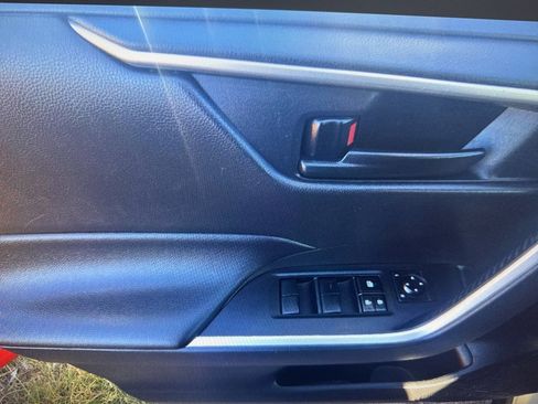 Used 2021 Toyota RAV4 LE image 12