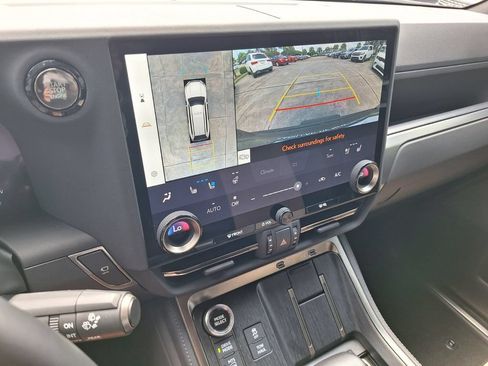 Used 2024 Lexus GX 550 AWD/4WD image 19