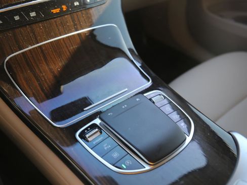 Used 2022 Mercedes-Benz GLC 300 image 7