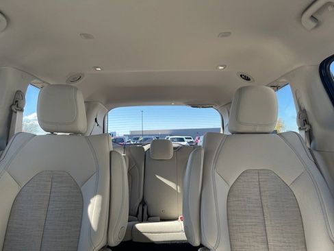 Used 2017 Chrysler Pacifica Touring Plus image 18