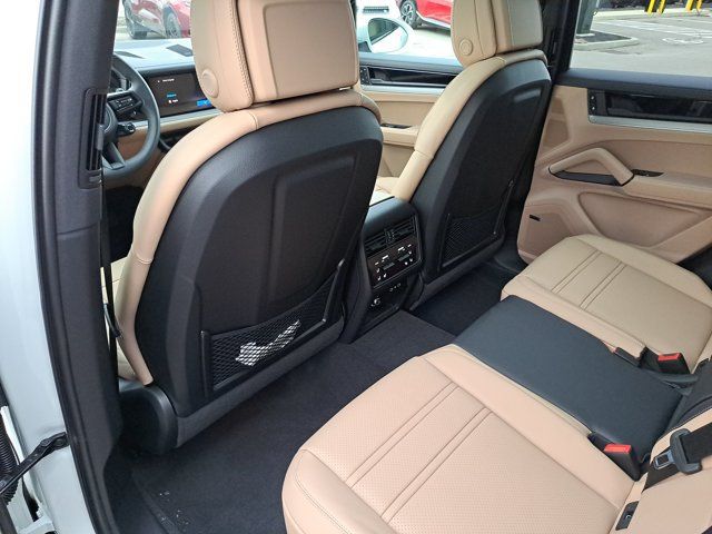 Used 2026 Porsche Cayenne AWD/4WD image 20