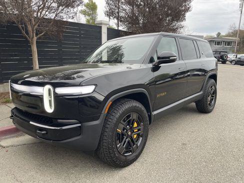 Used 2025 Rivian R1S Premium image 9