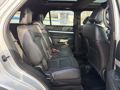 Used 2017 Ford Explorer XLT w/ Equipment Group 202A image 24