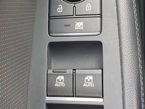 Used 2017 Genesis G80 3.8 w/ Option Group 02 image 17