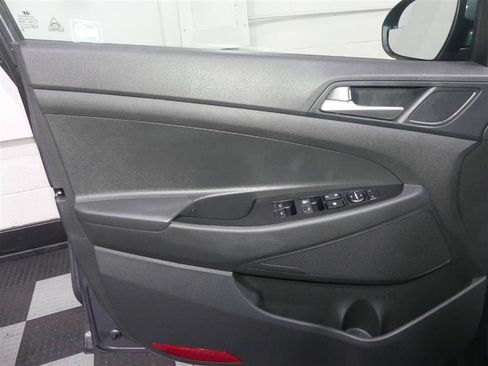 Used 2019 Hyundai Tucson SE w/ Cargo Package FWD image 17