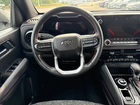 Used 2025 Chevrolet Colorado Z71 AWD/4WD image 16