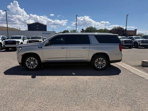 Used 2023 GMC Yukon XL SLT w/ SLT Luxury Package AWD/4WD image 8