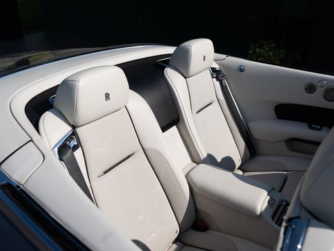Used 2017 Rolls-Royce Dawn RWD image 4