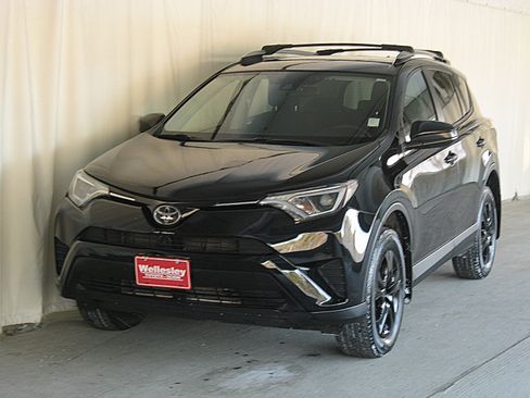 Used 2017 Toyota RAV4 LE image 21