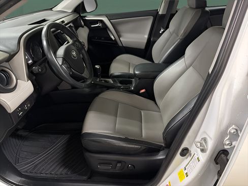 Used 2018 Toyota RAV4 Limited FWD image 12