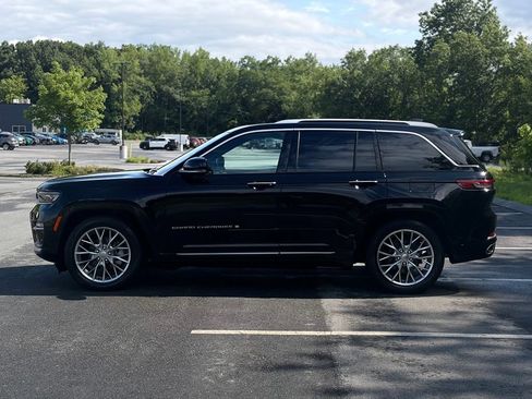 Used 2023 Jeep Grand Cherokee Summit AWD/4WD image 3