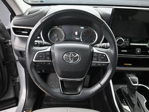 Used 2023 Toyota Highlander Bronze Edition AWD/4WD image 24