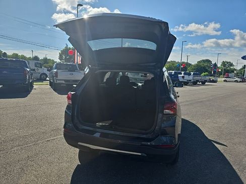 Used 2023 Chevrolet Equinox LT w/ Driver Convenience Package image 9