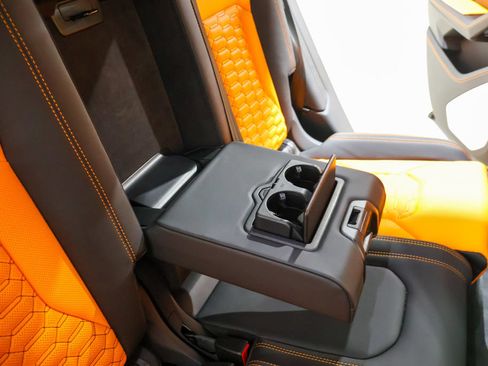 Used 2021 Lamborghini Urus AWD/4WD image 48