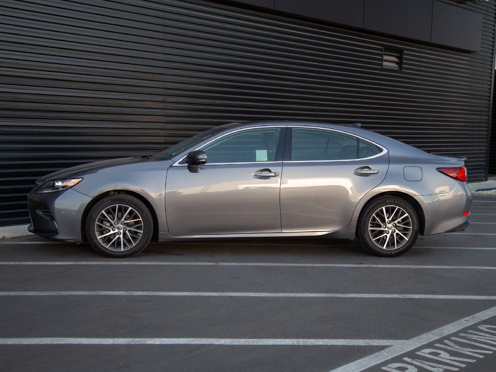 Used 2017 Lexus ES 350 FWD image 2