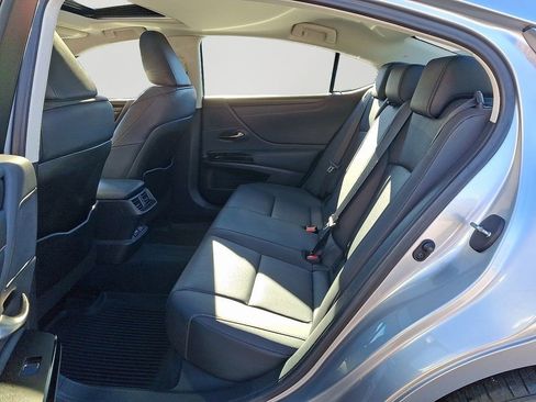 Used 2023 Lexus ES 250 w/ Premium Package image 8