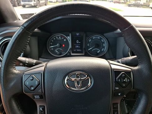 Certified 2020 Toyota Tacoma TRD Off-Road AWD/4WD image 18