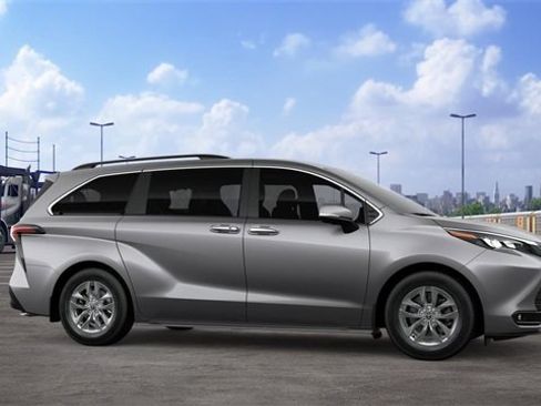New 2026 Toyota Sienna XLE image 14