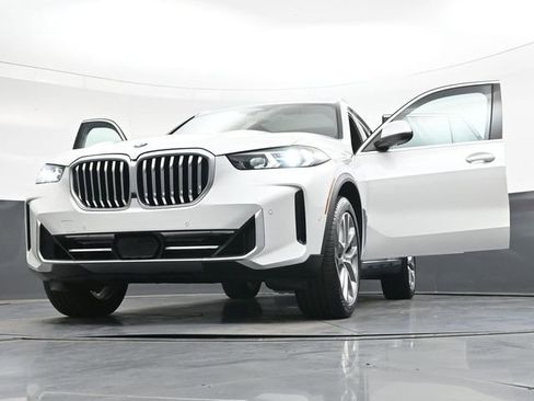 Used 2024 BMW X5 xDrive40i w/ Premium Package AWD/4WD image 47
