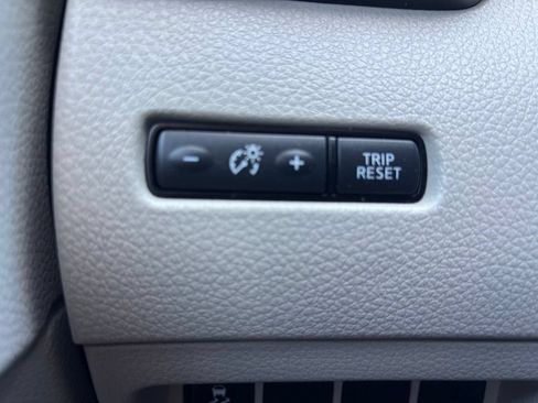 Used 2018 Nissan Rogue Sport SV w/ SV All-Weather Package AWD/4WD image 38