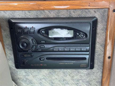 Used 2002 Ford E-150 and Econoline 150 image 17