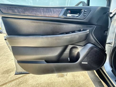 Used 2017 Subaru Outback 2.5i Limited AWD/4WD image 13