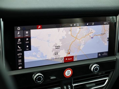 Certified 2024 Porsche Macan image 41