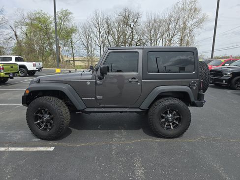 Used 2014 Jeep Wrangler Rubicon w/ Power Convenience Group image 14