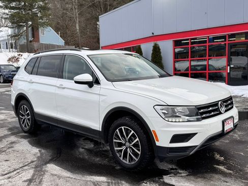 Used 2020 Volkswagen Tiguan SE w/ Panoramic Sunroof Package image 2