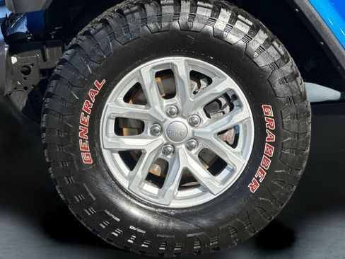 Certified 2023 Jeep Gladiator Sport image 24