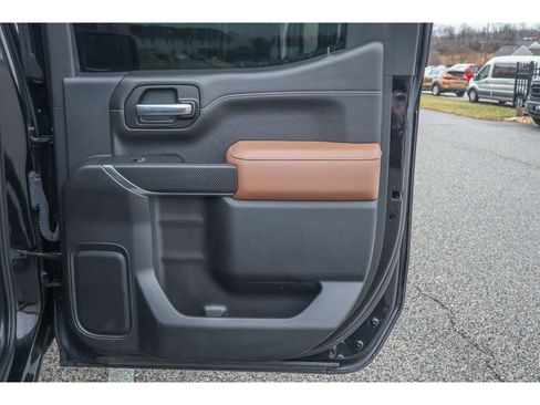 Used 2021 Chevrolet Silverado 1500 High Country w/ Technology Package image 19