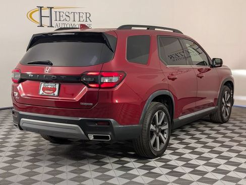 Used 2025 Honda Pilot Touring image 7