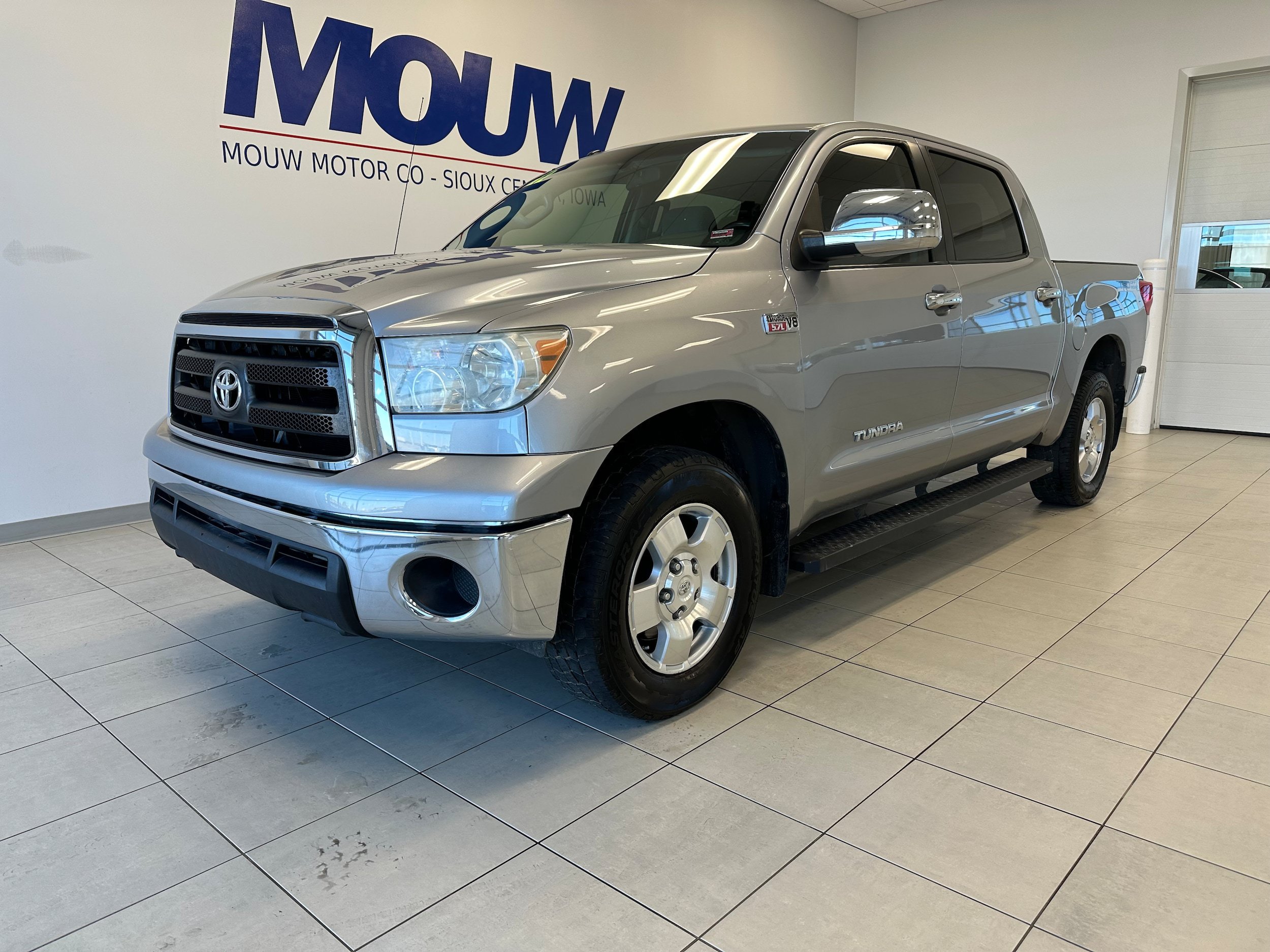Used 2012 Toyota Tundra 4x4 CrewMax w/ Tow Pkg image 2