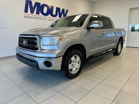 Used 2012 Toyota Tundra 4x4 CrewMax image 2