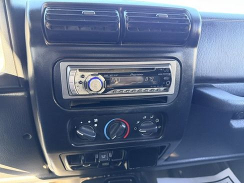 Used 2004 Jeep Wrangler X AWD/4WD image 18