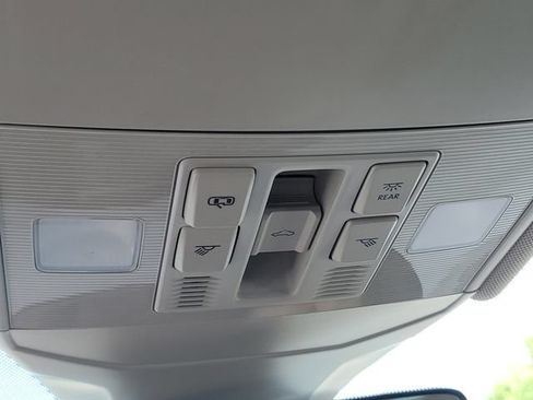 Certified 2024 Volkswagen Jetta SE w/ Panoramic Sunroof Package FWD image 32