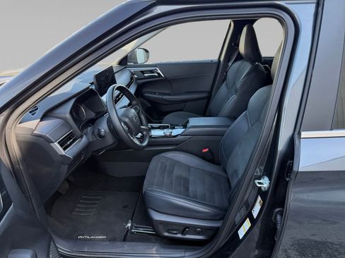 Used 2025 Mitsubishi Outlander SE AWD/4WD image 11
