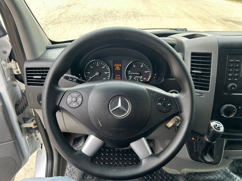Used 2016 Mercedes-Benz Sprinter 2500 image 12