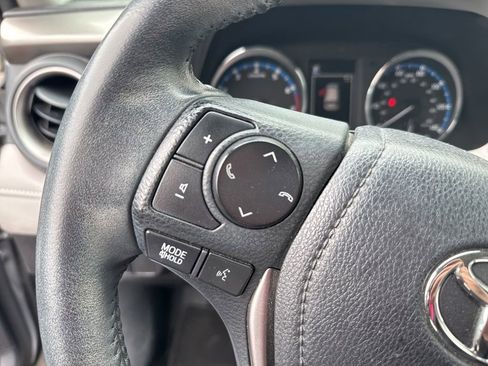 Used 2016 Toyota RAV4 Limited image 17