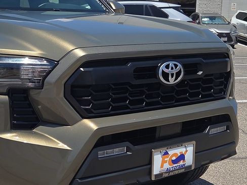 Certified 2024 Toyota Tacoma TRD Off-Road AWD/4WD image 7