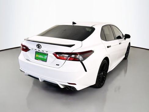 Used 2022 Toyota Camry SE w/ Convenience Package FWD image 10