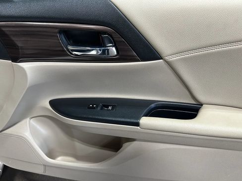Used 2016 Honda Accord EX image 17