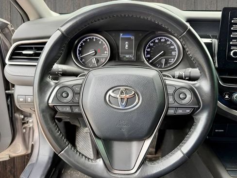 Used 2022 Toyota Camry SE FWD image 16