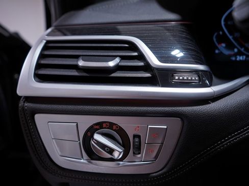 Used 2022 BMW 740i w/ M Sport Package image 19