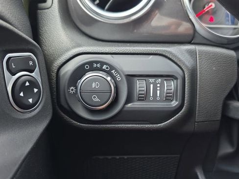 Used 2022 Jeep Gladiator Rubicon w/ LED Lighting Group AWD/4WD image 29
