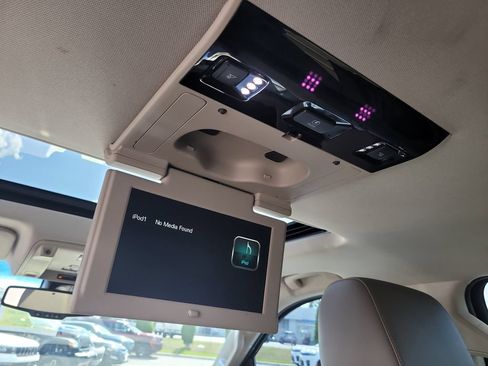 Used 2018 Chevrolet Tahoe Premier RWD image 21