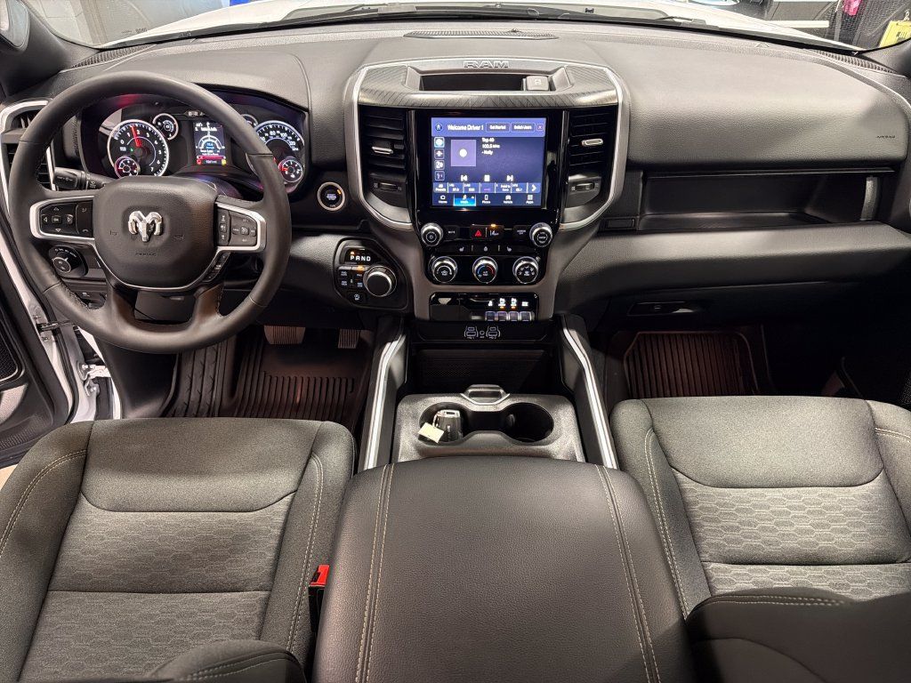 Used 2025 RAM 1500 Big Horn AWD/4WD image 4