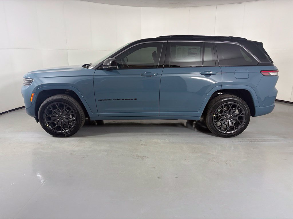 New 2027 Jeep Grand Cherokee Summit w/ Adv Protech Group IV AWD/4WD image 5